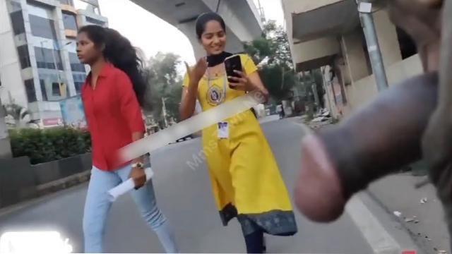 Young Guy Flash Cock Infront Of College Girls Leak Free